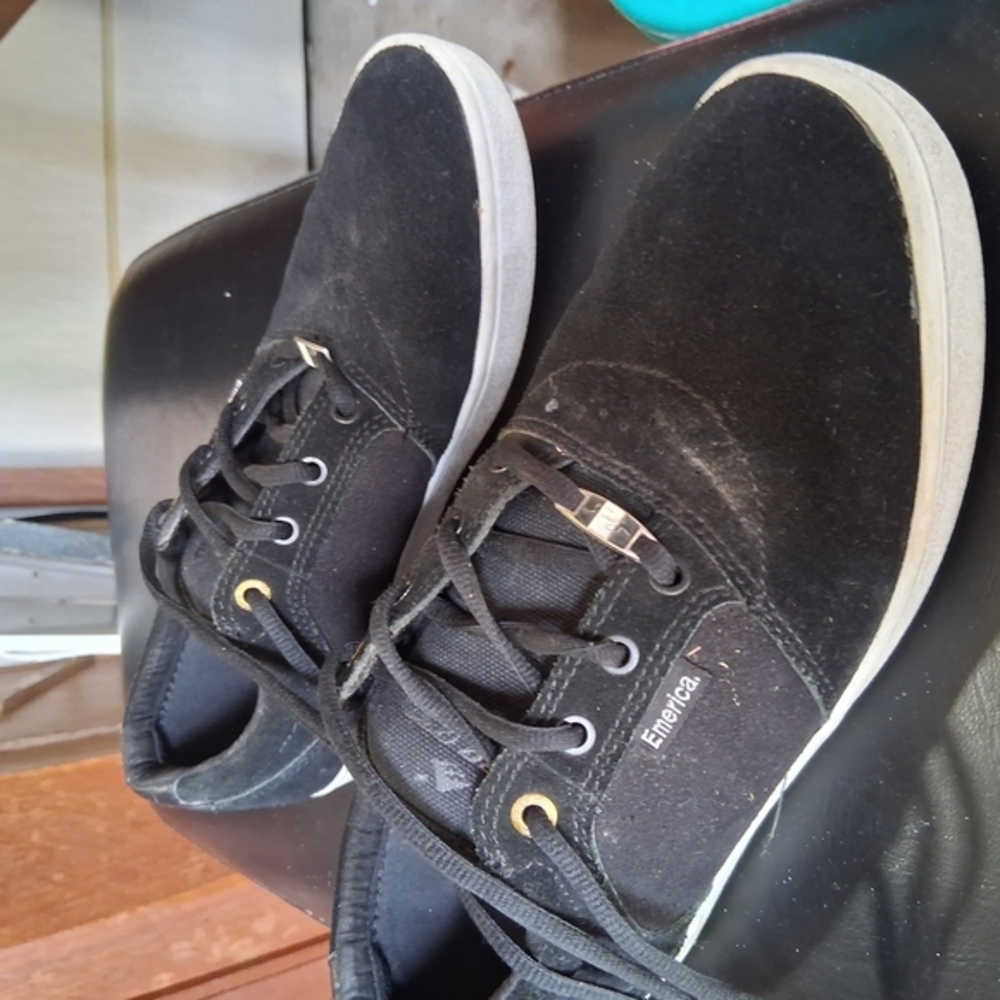 Emerica Black Sneakers Minimalist Low-Top Design